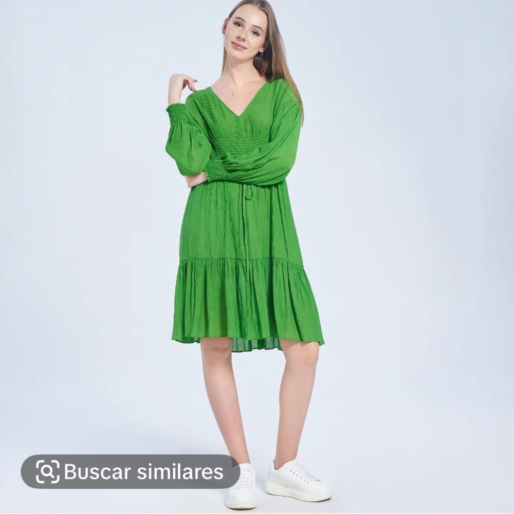 Elegant Green Dress - Picture 3 of 4
